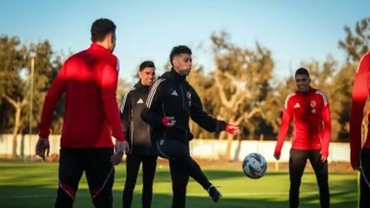 الأهلي يضم إمام عاشور بديلاً لتوروب في مواجهة الجيش الملكي